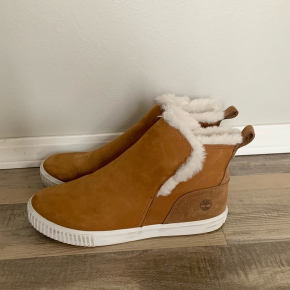 Timberland Skyla Bay Pull on Boots in Brown Nubuck - Picture 1 of 7